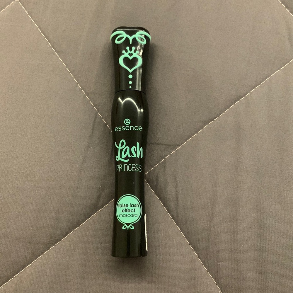 | brand: essence | name:essence great lash mascara |